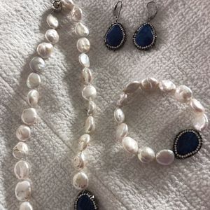 Pearl and natural stone jewelry set